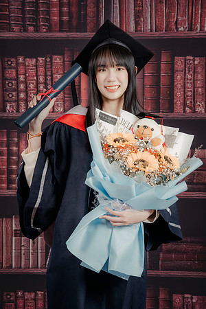 1Edit_20250701 Graduation Studio Portrait - PeiYin_226